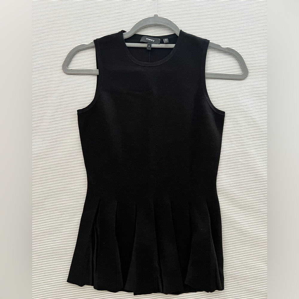 NWOT Theory black top peplum P size